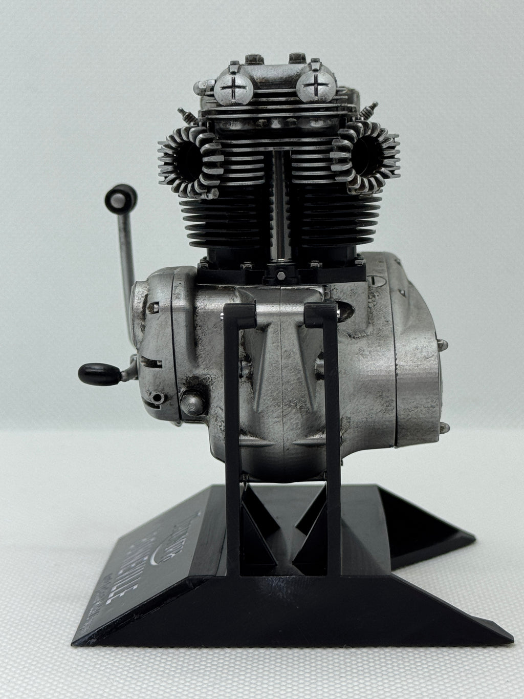 1/6スケール トライアンフ ボンネビルエンジンモデル