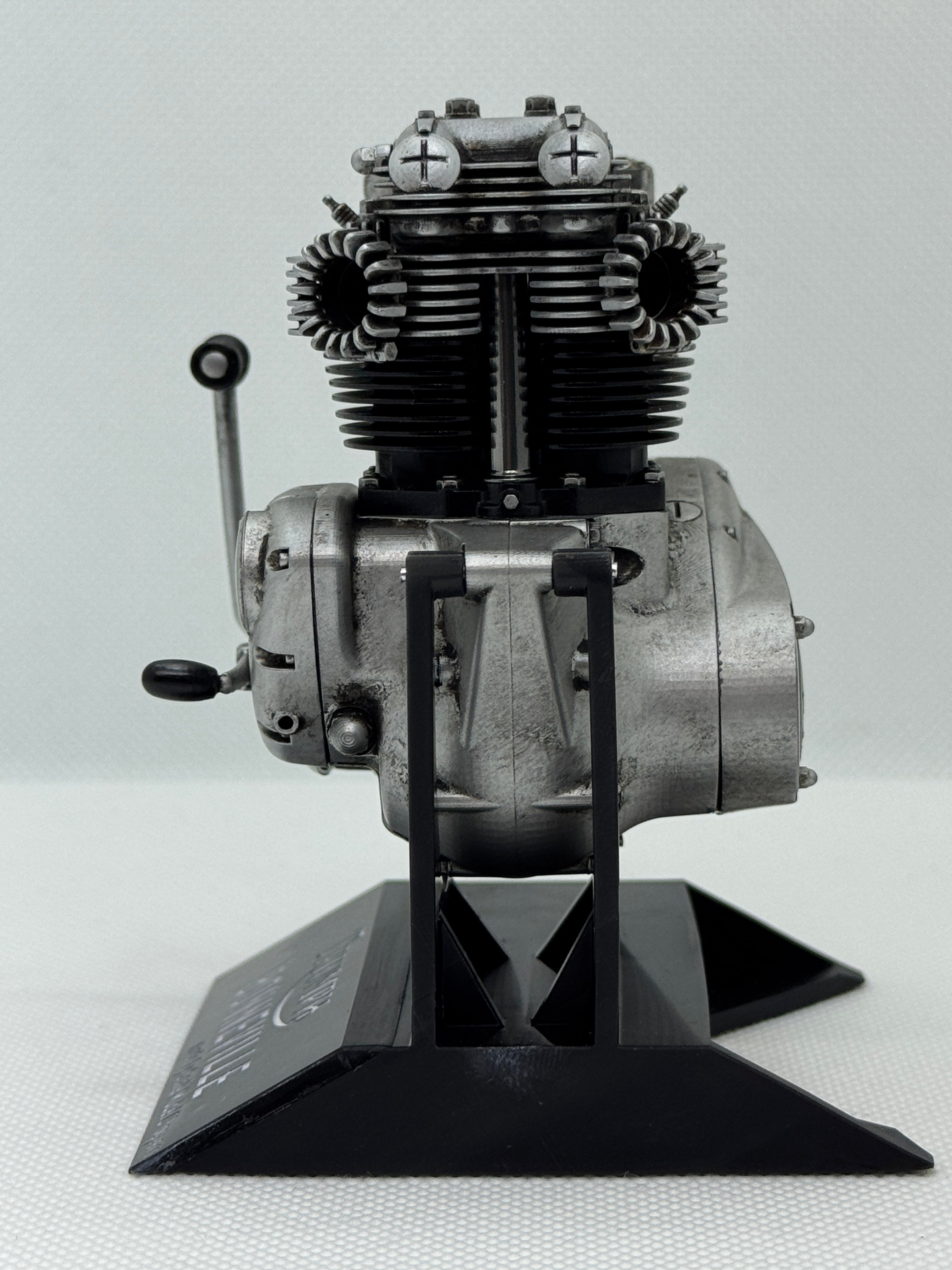 1/6スケール トライアンフ ボンネビルエンジンモデル｜光造形3Dプリント製 精密塗装仕上げ｜英国ツインの魅力を立体表現