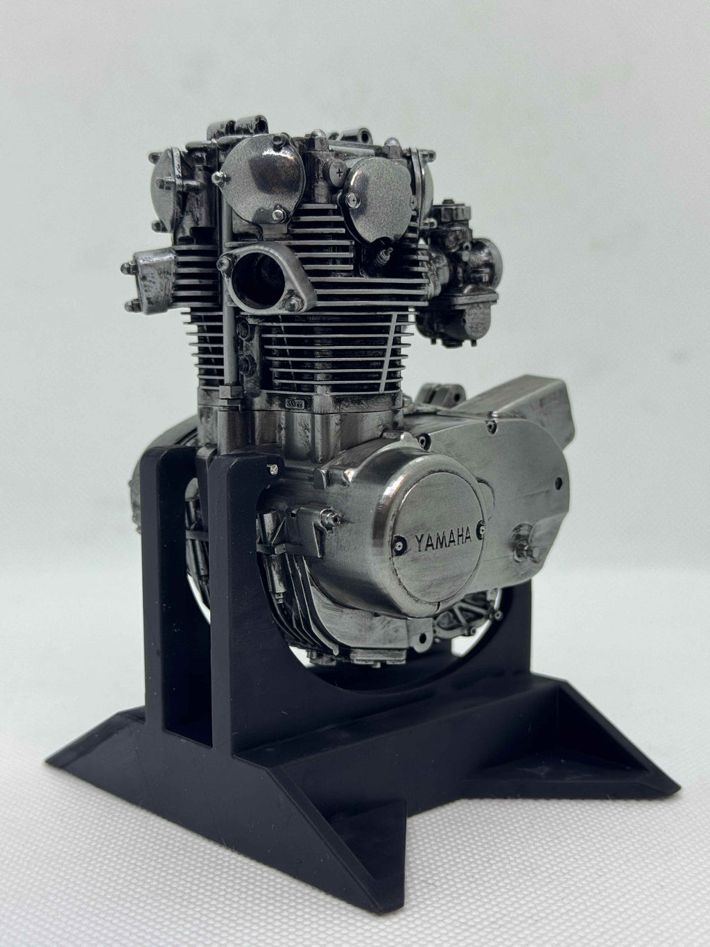 1/6スケール YAMAHA XS650 エンジン模型｜光造形3Dプリント製 精密塗装仕上げ｜名作バーチカルツインを立体再現