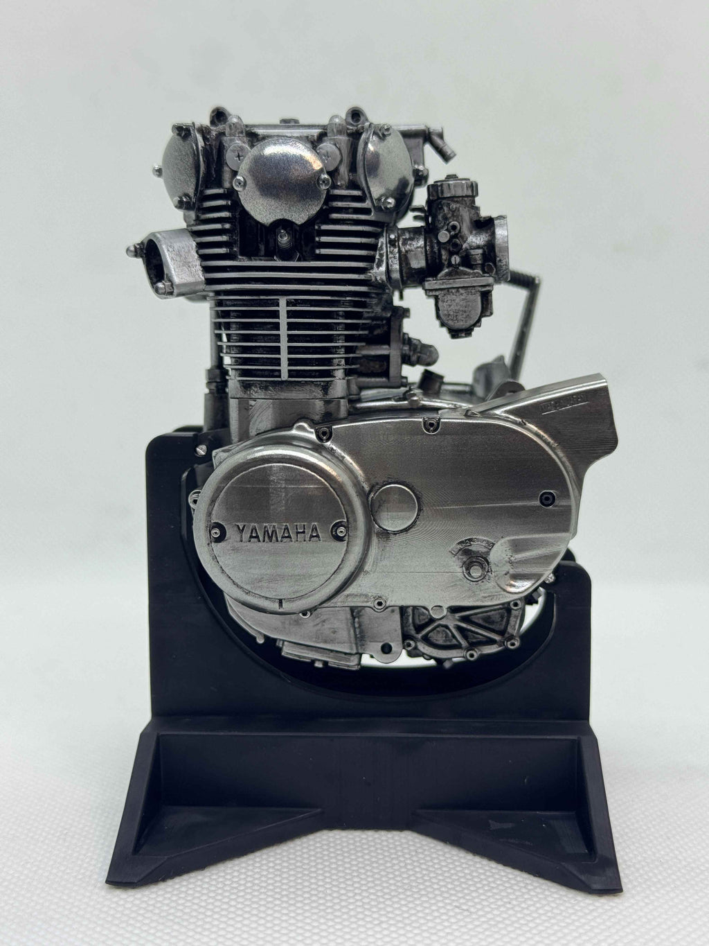 1/6スケール YAMAHA XS650 エンジン模型｜光造形3Dプリント製 精密塗装仕上げ｜名作バーチカルツインを立体再現