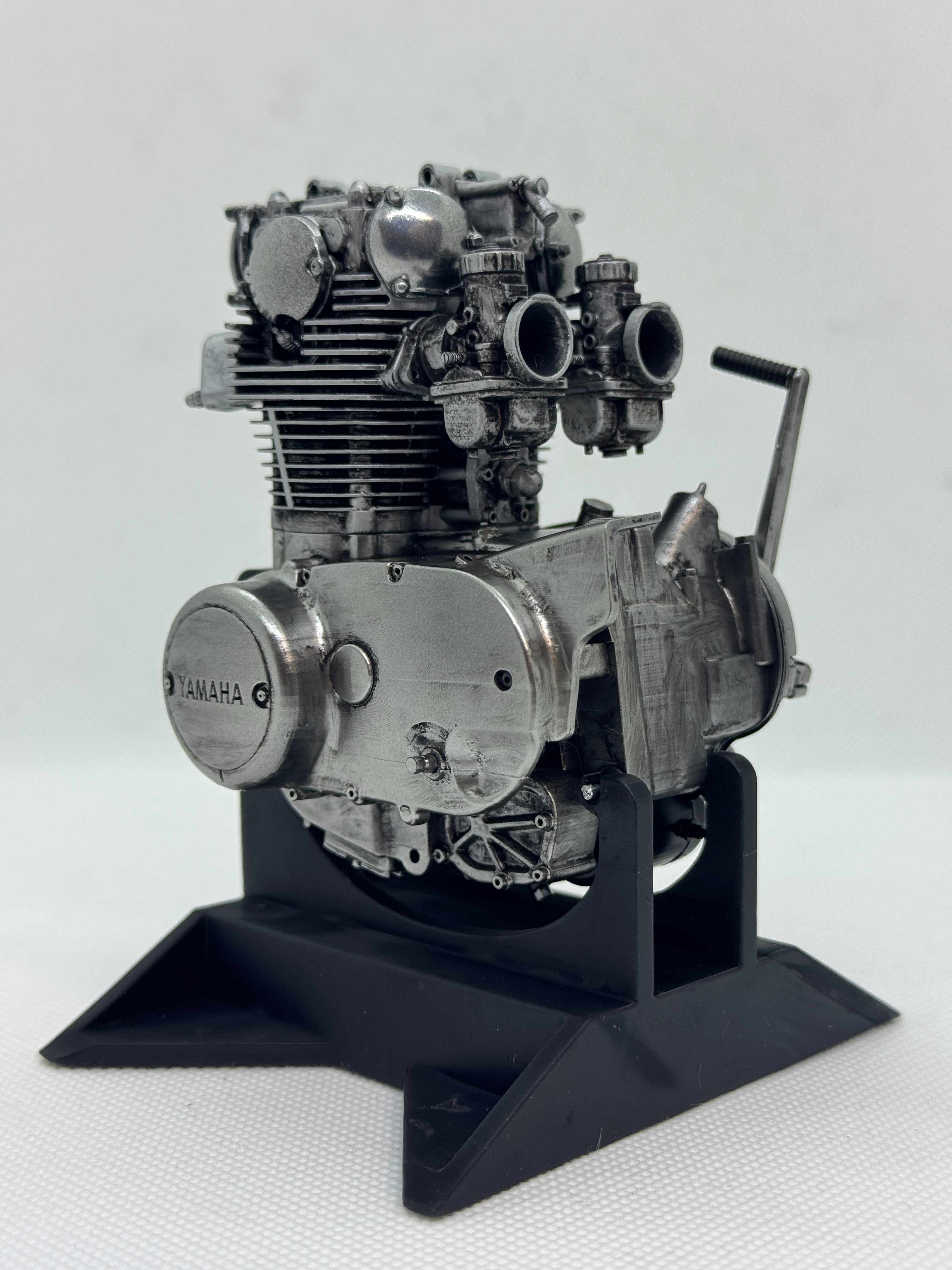 1/6スケール YAMAHA XS650 エンジン模型｜光造形3Dプリント製 精密塗装仕上げ｜名作バーチカルツインを立体再現