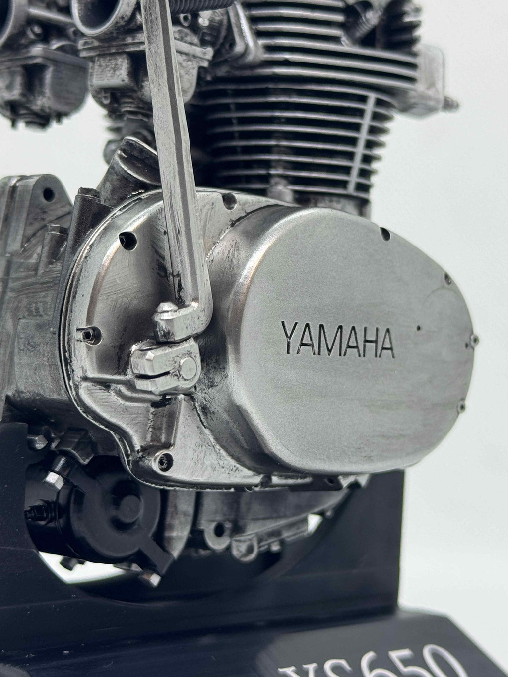 1/6スケール YAMAHA XS650 エンジン模型｜光造形3Dプリント製 精密塗装仕上げ｜名作バーチカルツインを立体再現